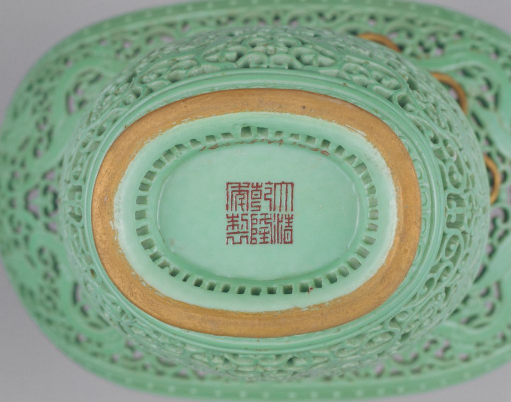 图片[2]-Turquoise green glaze hollow flower basket-China Archive